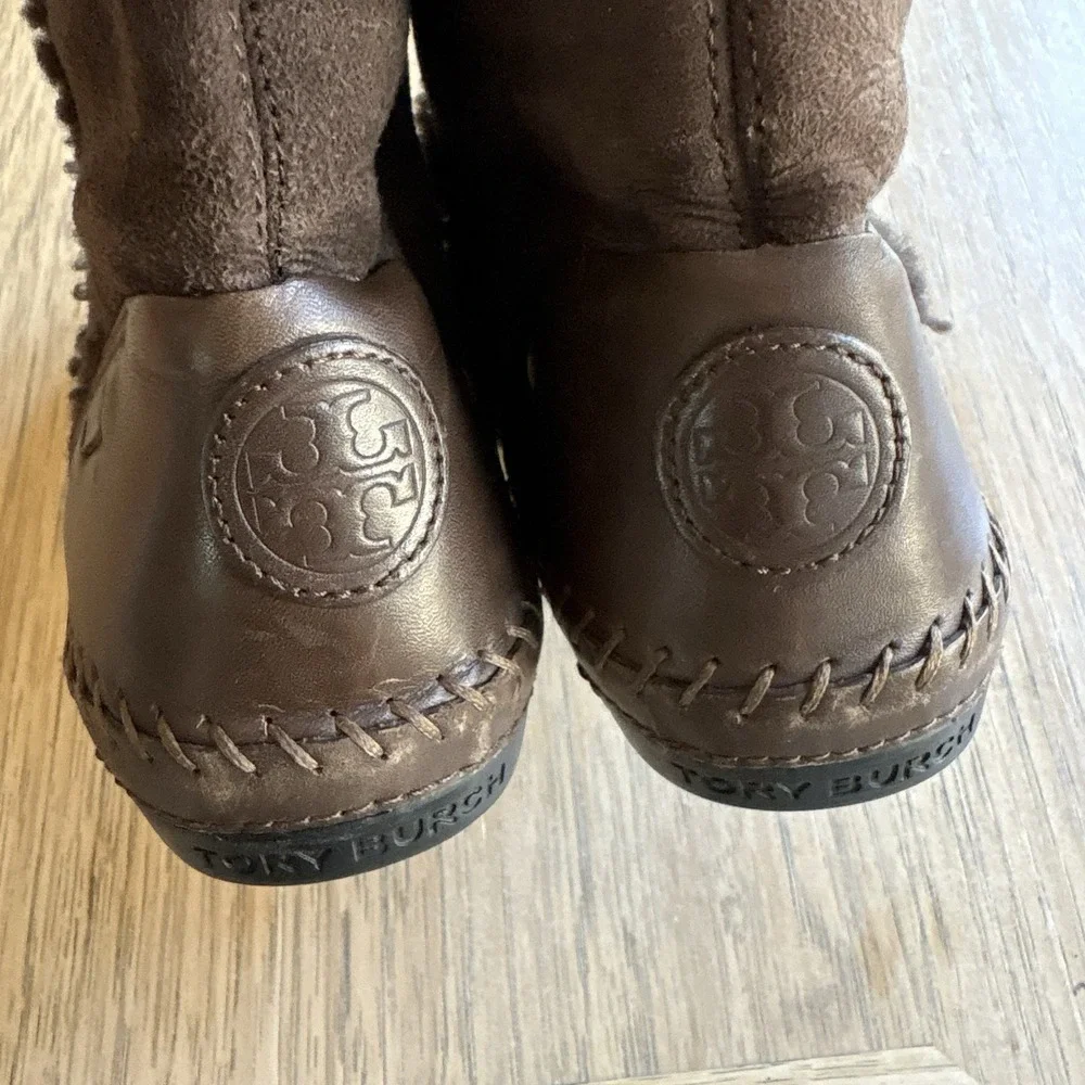 TORY BURCH Sheepskin Shearling Brwn Suede Leather Ugg Boots Mid Calf Winter SZ 7